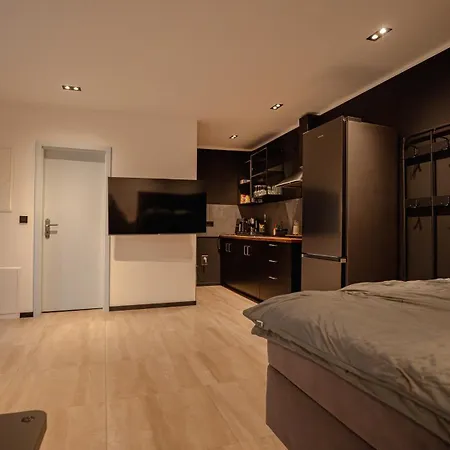 Black Zentral Apartamento